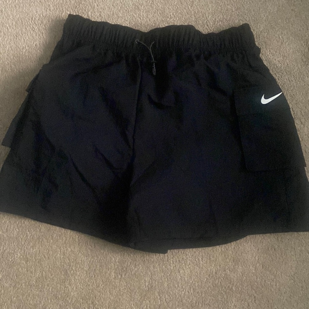 Nike woven shorts women new with tags